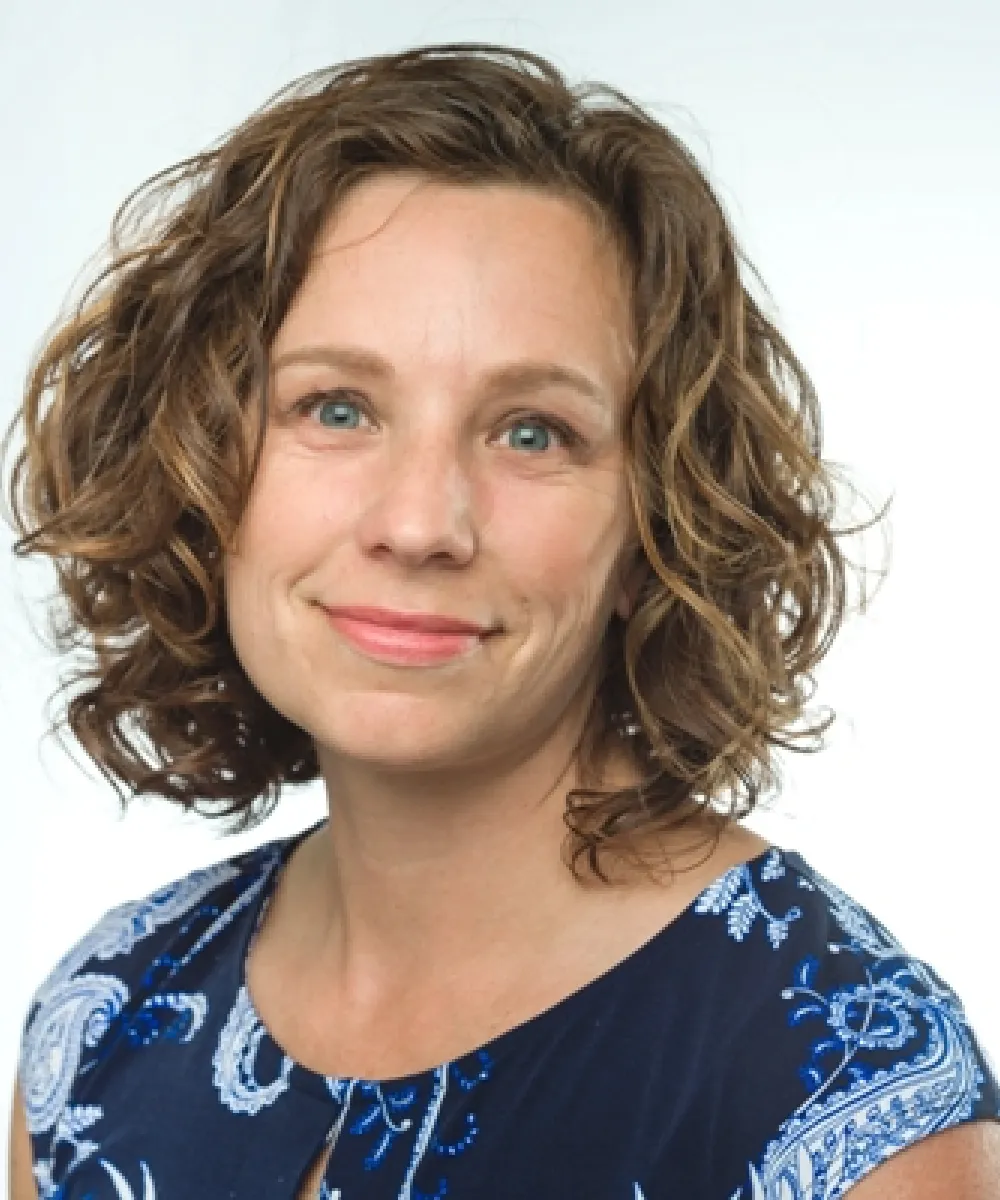 Danelle Orth headshot