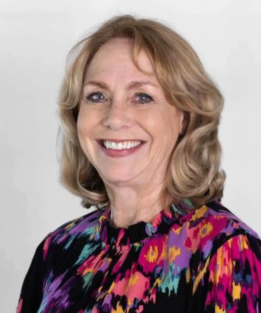 Elizabeth Brown headshot
