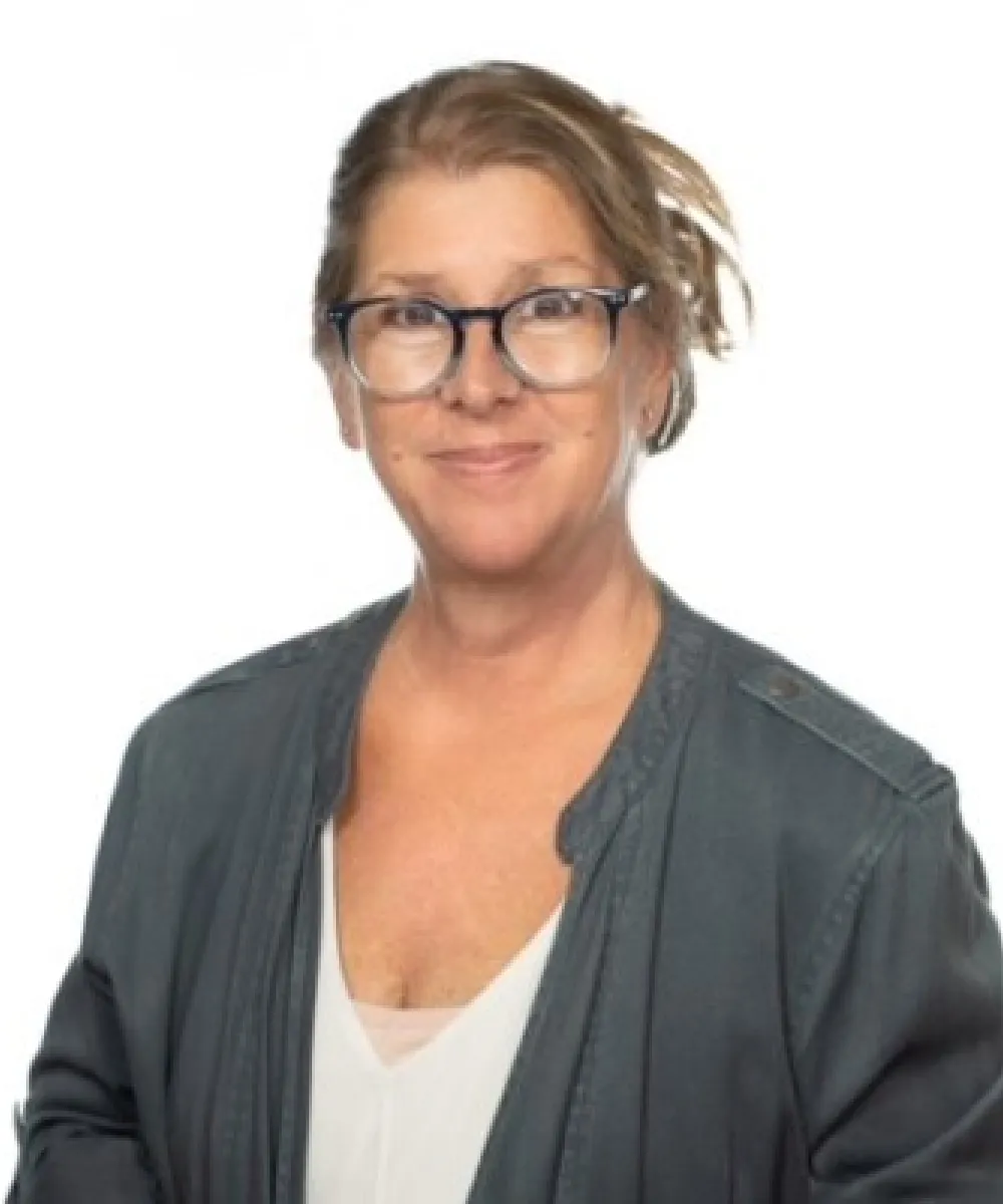 Lauri Cooper headshot